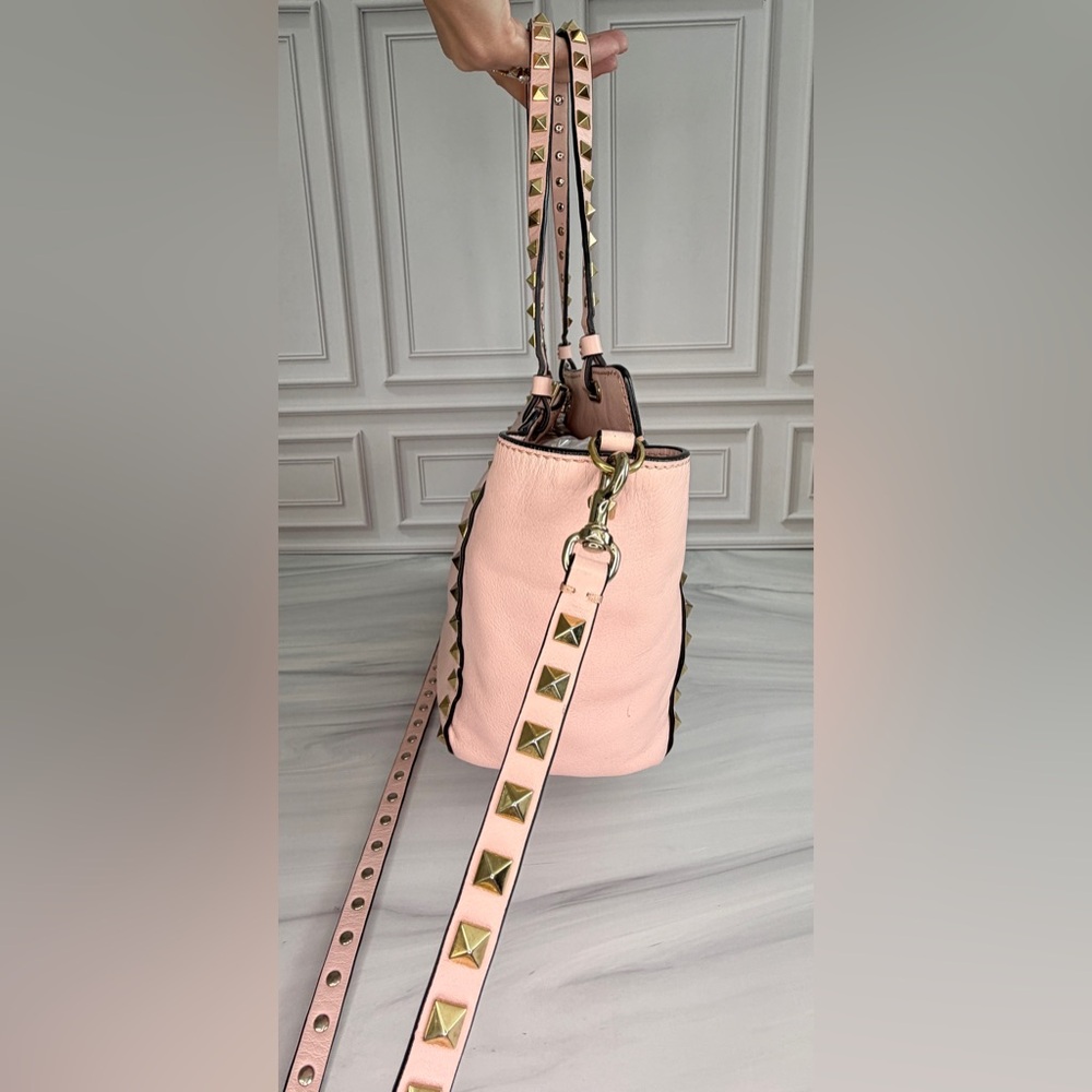 Valentino Garavani Rockstud Blush Pink 2-Way Tote Crossbody Bag With Gold Studs - Picture 5 of 7